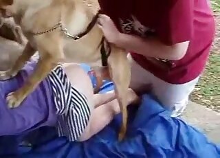 Amateur blonde babe bends over for doggy sex with Labrador